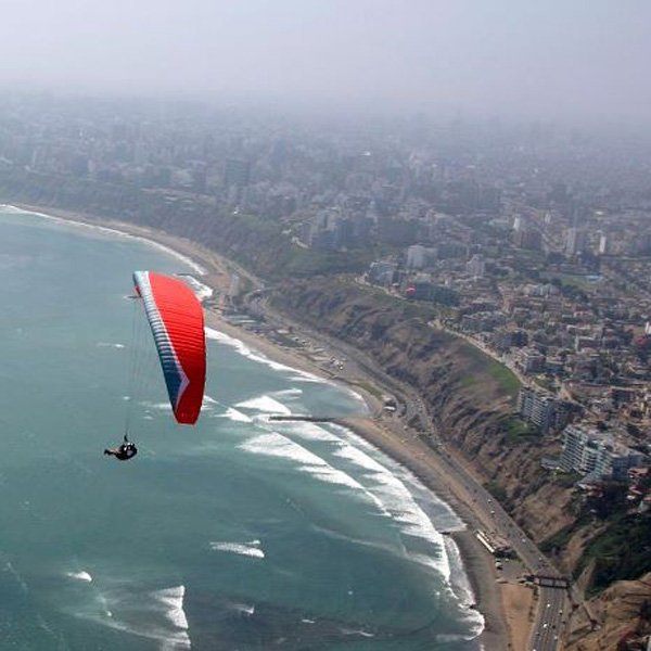 Paragliding in Miraflores - Lima