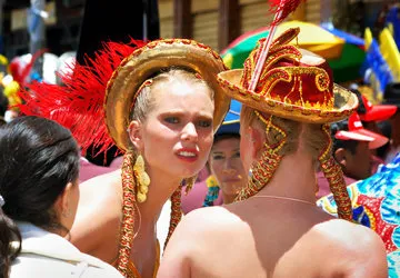 Even foreign travelers participate in honoring Puno's Virgin