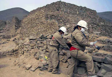 Cleaning up the ancient site along Peru's desert coast