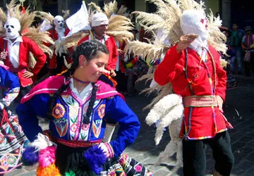 Bailarines de Inti Raymi en la Plaza de Armas de Cusco