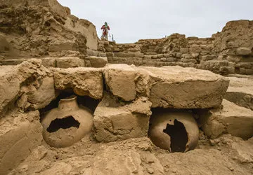 Archaeologist measures distance between pots and tomb