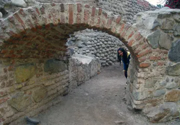 The walls and tunnels of Parque de la Muralla