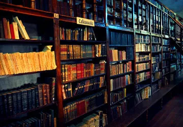 La Recoleta Convent's library of ancient texts