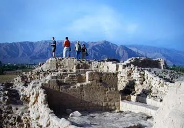 Exploring the small Paredones ruins in Nazca, Peru