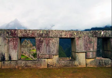 Windows framing the mountains and Inca structures