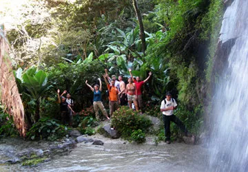Tomando un descanso durante el recorrido del Camino Inca