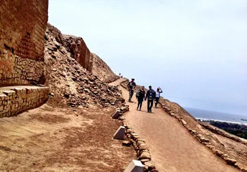 Bajada del Templo pintado Pachacamác