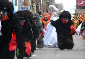 A wealth of costumed dancers parade the Puno streets.
