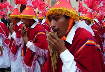 Sikuris en su despliege artistico Puno-Perú