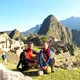 Turistas en la ciudadela de machu picchu