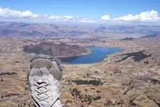 Vista de una laguna desde los aires, Cusco