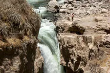 Catarata en el cañon de Cotahuasi