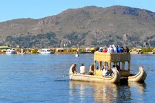 Paseo en bote de los Uros por el lago Titicaca