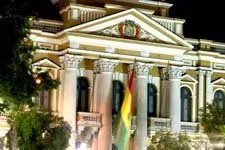 Fachada del palacio de gobierno boliviano, el palacio quemad