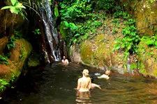 Turistas bañándose en San Miguel de Bala
