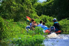 Navigating to the marshlands along Beni River from Rurrenaba