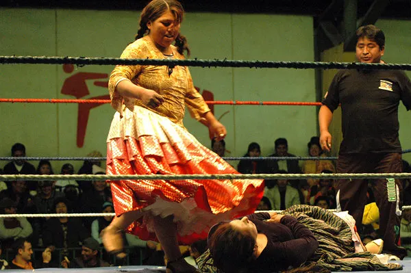 Cholitas Wrestling Showdown