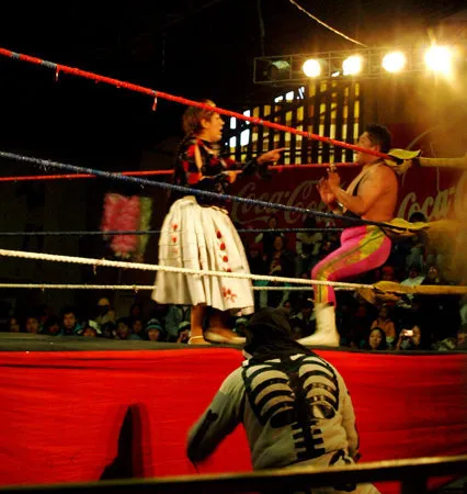 Cholitas Wrestling Showdown