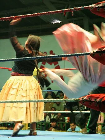 Cholitas Wrestling Showdown